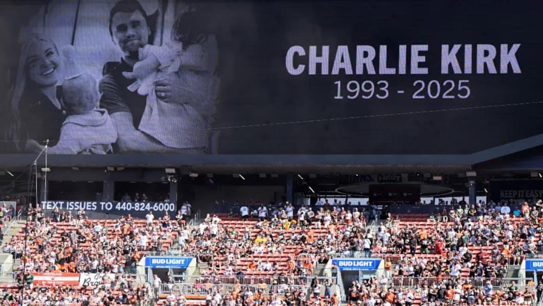 Rinde Estados Unidos homenaje a Charlie Kirk Rinde Estados Unidos homenaje a Charlie Kirk