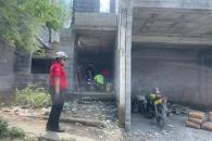 Sufre albañil caída en Linares