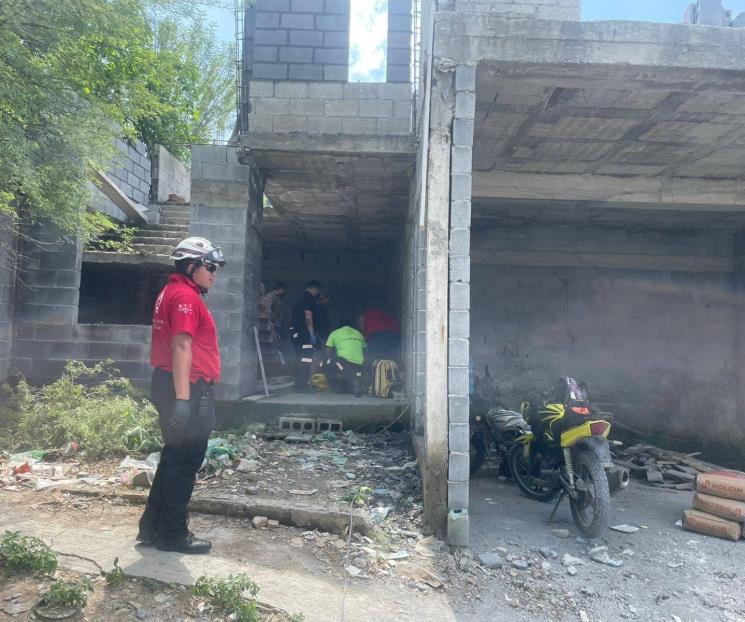 Sufre albañil caída en Linares Sufre albañil caída en Linares