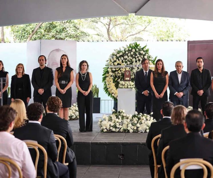 Realizan autoridades guardias de honor en memoria de Mauricio