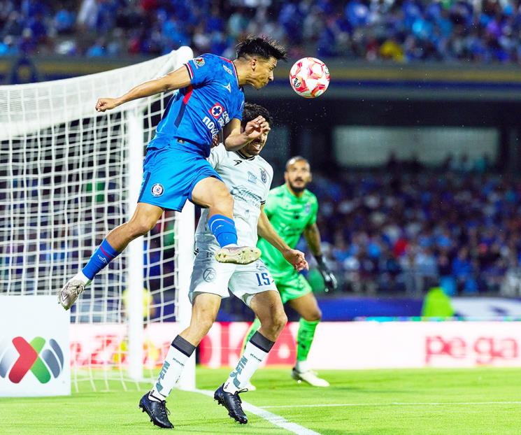 Rescata Cruz Azul empate y contin&uacute;a como l&iacute;der