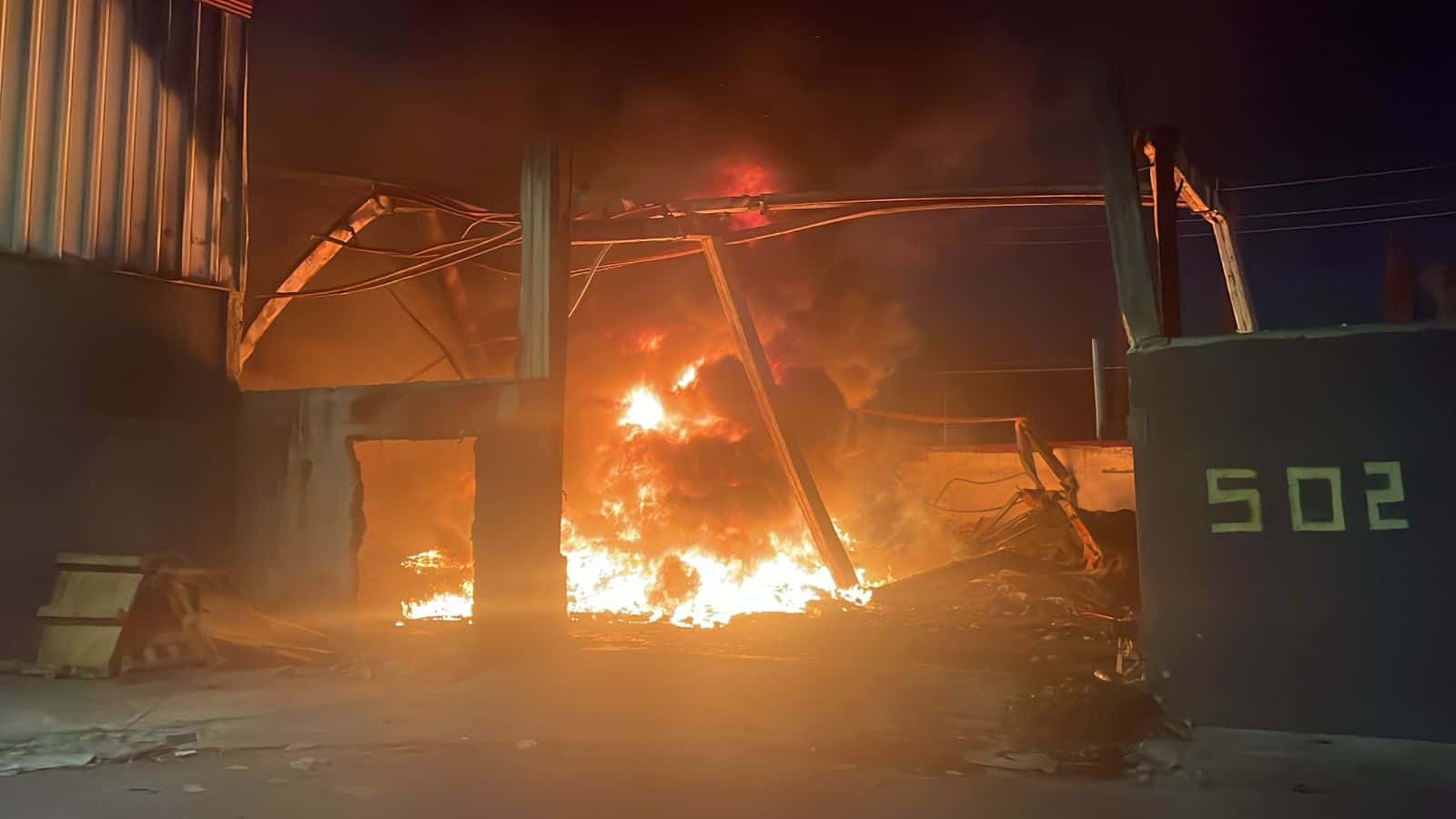 Una bodega abandonada que ya se hab&iacute;a incendiado el a&ntilde;o pasado, volvi&oacute; a quemarse la noche del martes, en el municipio de Escobedo.