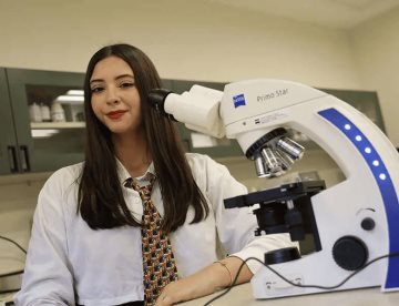 Premio global a alumna mexicana por estudio de mujeres en el espacio