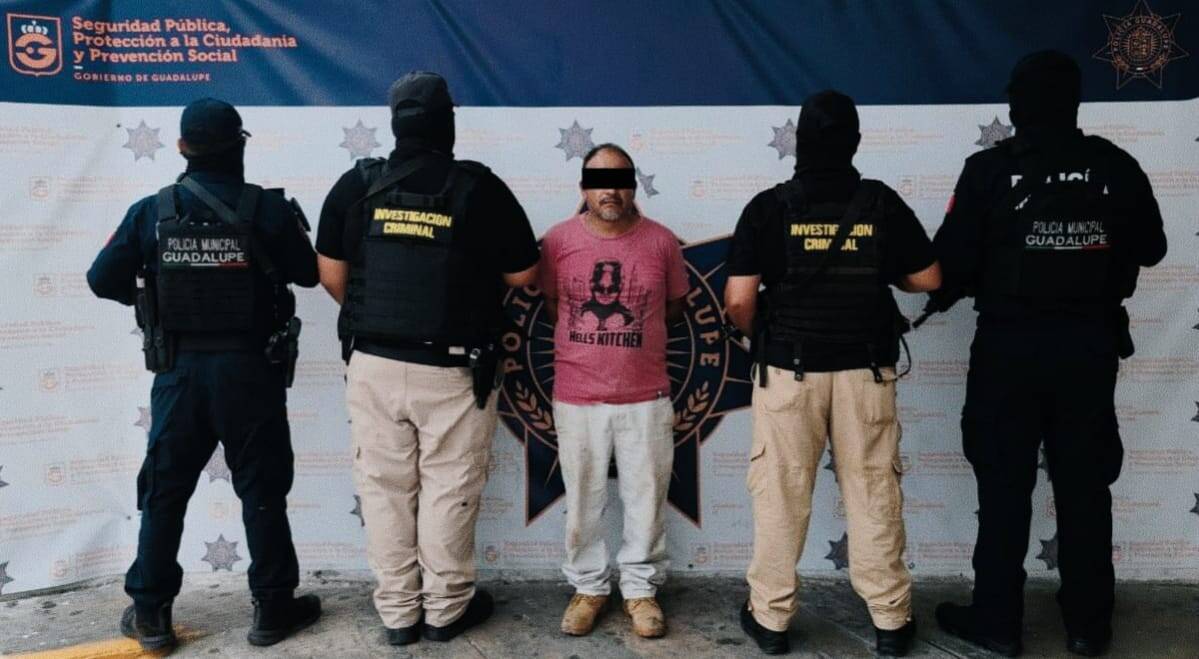 En el momento en que conducía un auto boletinado como partícipe de un homicidio en Santa Catarina, un hombre fue arrestado mediante trabajos de inteligencia del Sistema de Monitoreo Inteligente C4 y de la Unidad de Investigación Criminal de la Policía de Guadalupe.