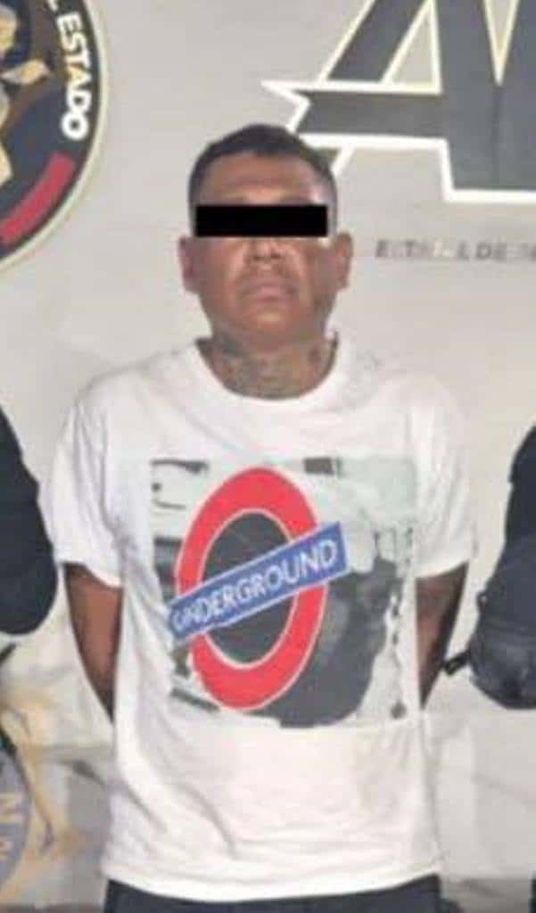 Elementos de la policía preventiva de Juárez, lograron la detención de un hombre que portaba un arma de fuego y diversos envoltorios con droga, en la Colonia Colinas de San Juan.