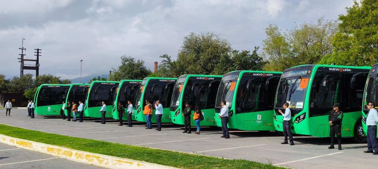 Entregan 26 camiones para Ruta 130 de SP