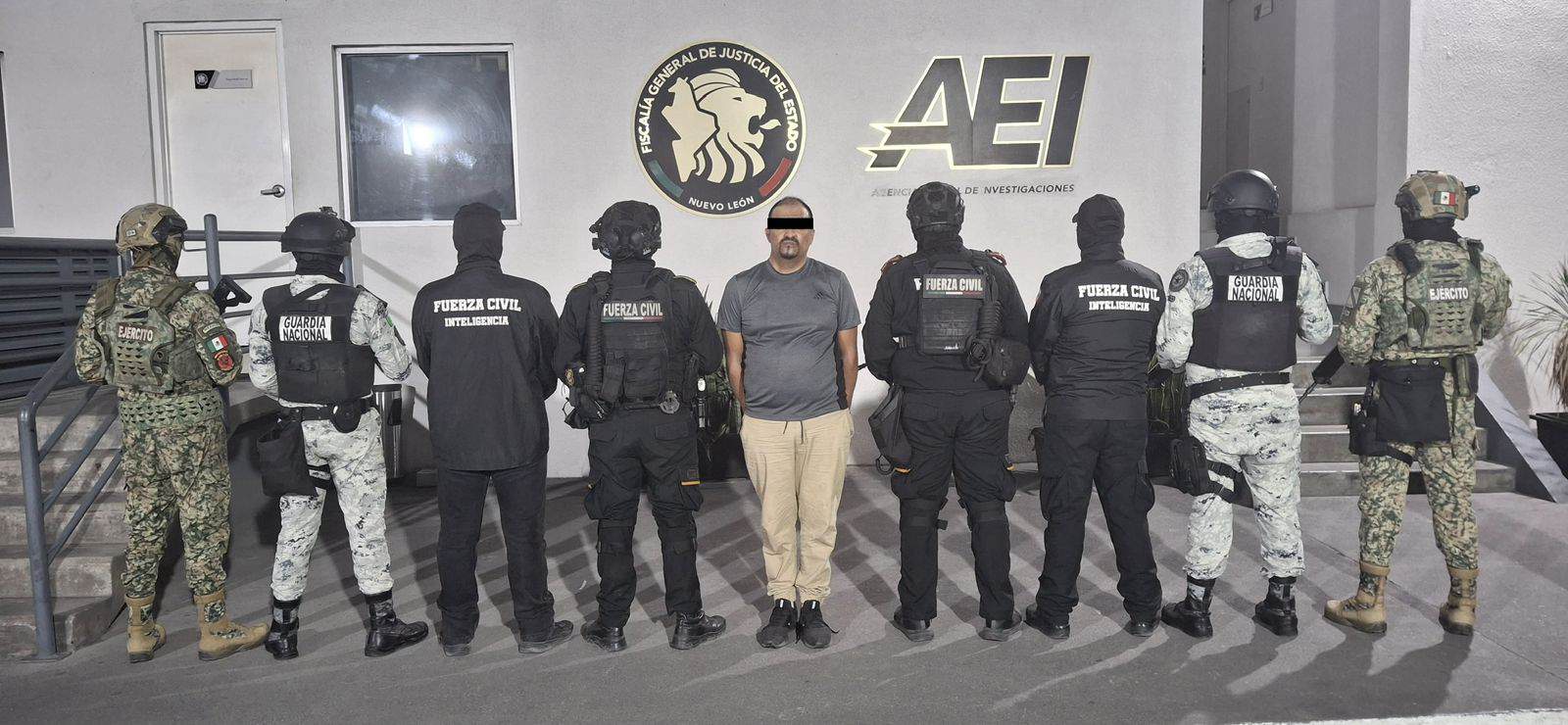 En posesión de un arma de fuego y más de 100 dosis de droga, un hombre considerado como generador de violencia, fue detenido por el Grupo de Coordinación; en el municipio de Galeana.