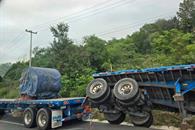 Ocasiona tráiler colapso de Carretera Nacional