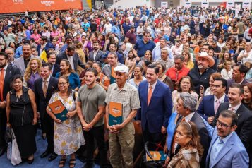 Rompen r&eacute;cord de entrega de testamentos