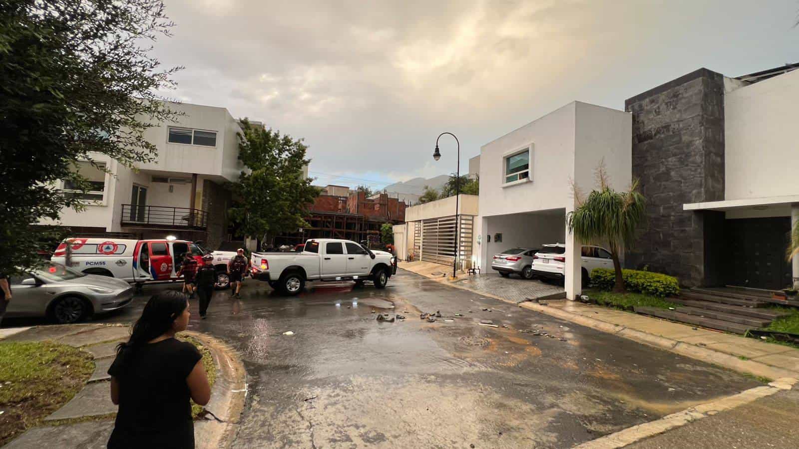Un bebito que result&oacute; lesionado la registrarse un derrumbe en el sector de la en la colonia Privada Catujanes, continua en estado grave en un hospital del sur de Monterrey.
