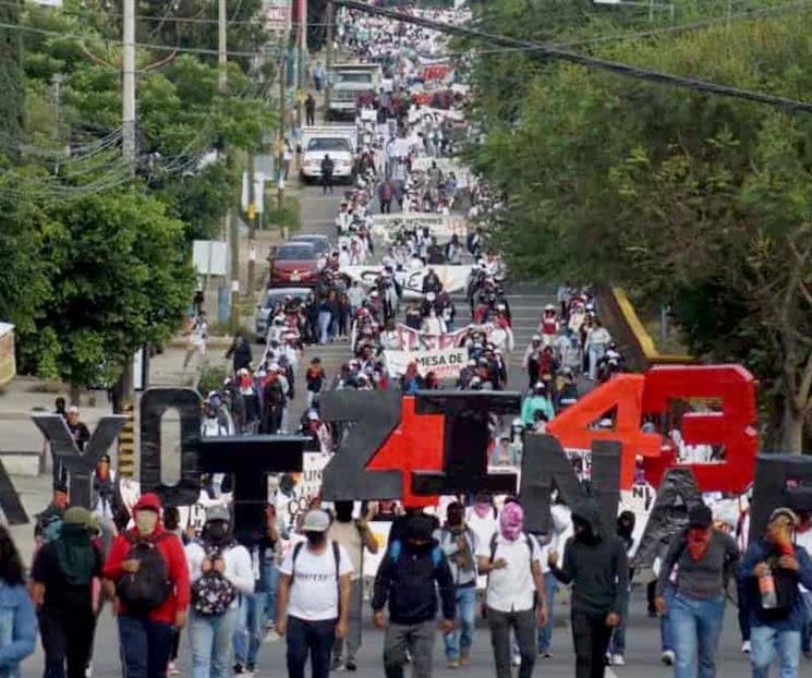 Marchan a 11 a&ntilde;os del caso Ayotzinapa