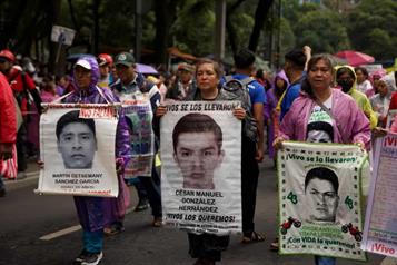 Marchan a A 11 a&ntilde;os  tras  la desaparici&oacute;n de los normalistas