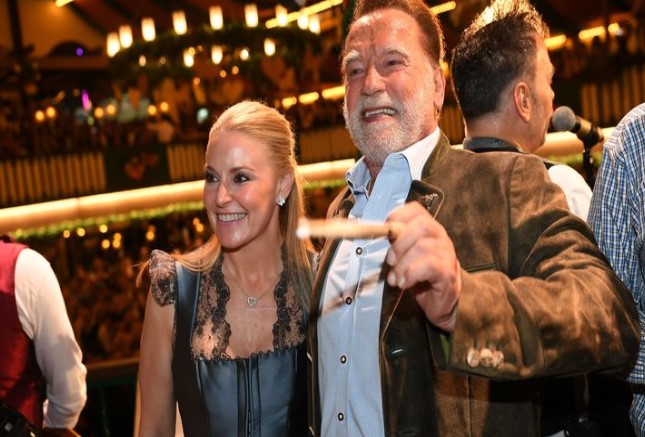 Brilla Arnold Schwarzenegger en Oktoberfest Brilla Arnold Schwarzenegger en Oktoberfest