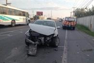 Abandona auto tras estrellarlo en Parque Industrial Abandona auto tras estrellarlo en Parque Industrial