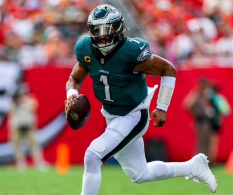 Vence Eagles a Tampa Bay y contin&uacute;an invictos en la NFL