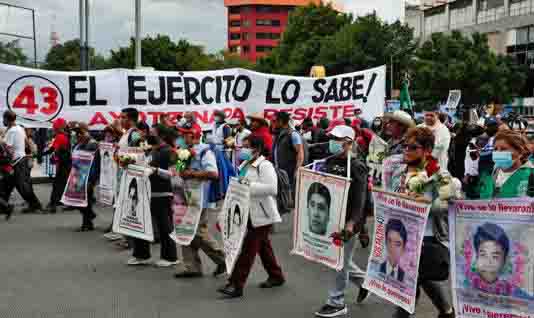Marchan en Iguala, Guerrero, por justicia de los 43 normalistas
