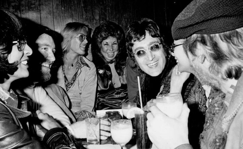 Subastarán lentes que usó John Lennon en 1974 Subastarán lentes que usó John Lennon en 1974