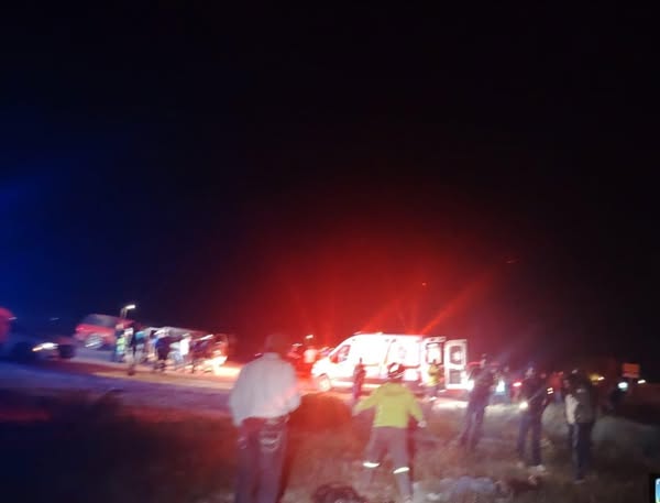 Choque entre veh&iacute;culos deja un muerto y cinco heridos en Galeana