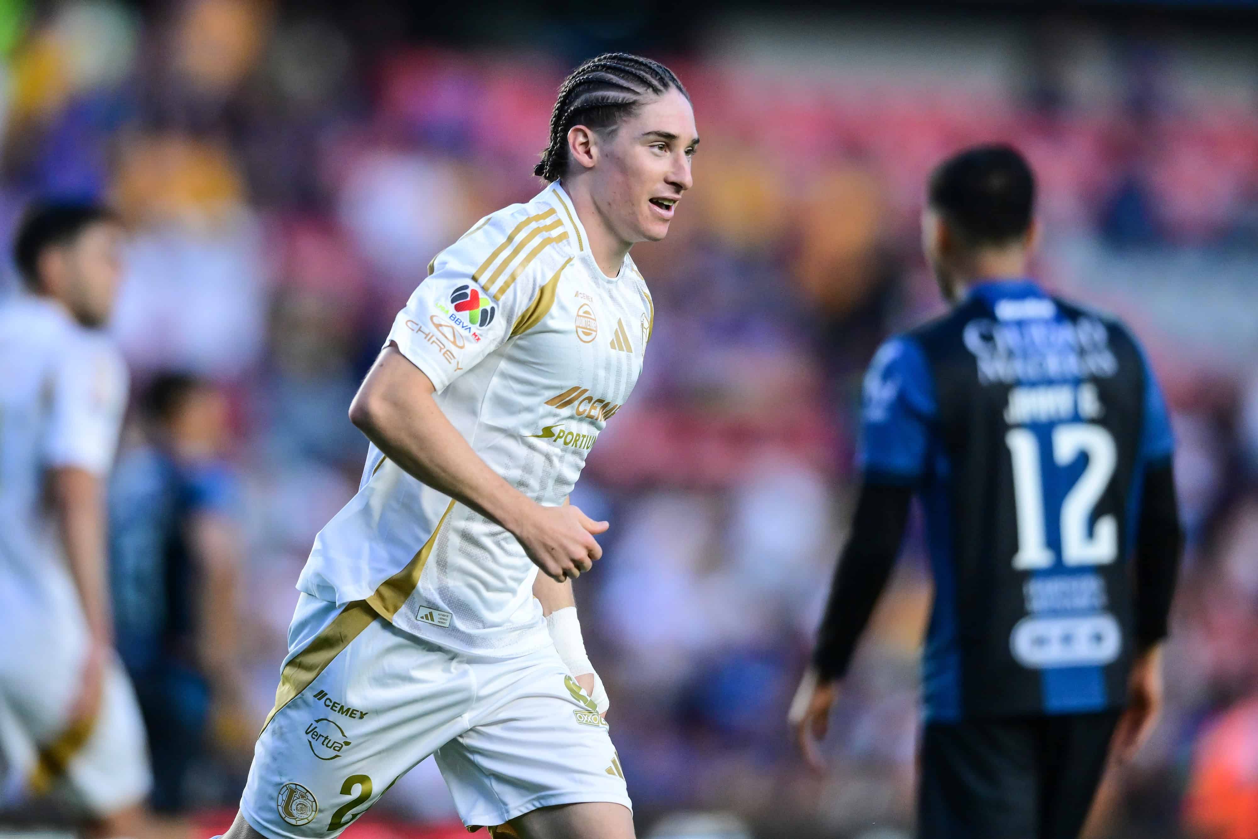 Marcelo Flores hace el 2-0.