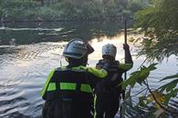 Hallan cuerpo flotando en río