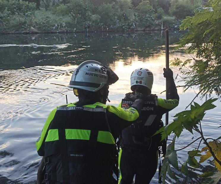 Hallan cuerpo flotando en río