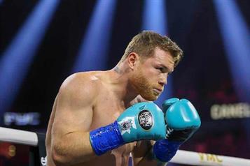 Operan al Canelo Álvarez del codo 