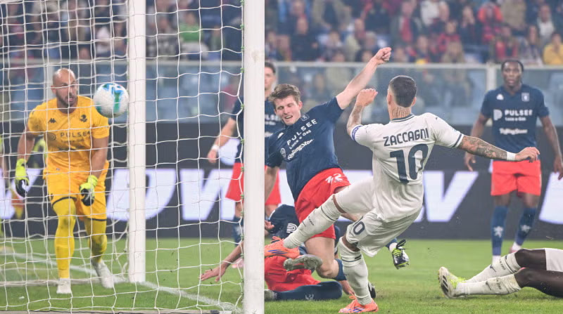 Golean al Genoa de Johan Vázquez Golean al Genoa de Johan Vázquez
