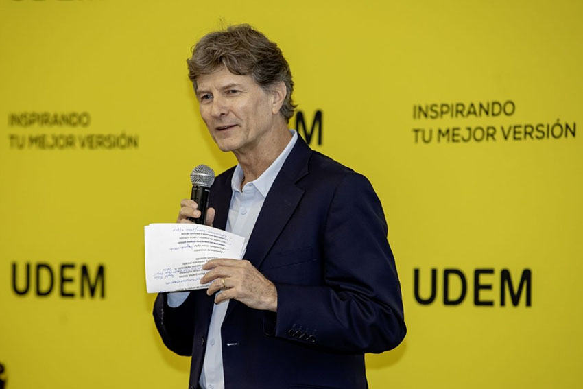 Inspira Enrique de la Madrid a jóvenes de la UDEM Inspira Enrique de la Madrid a jóvenes de la UDEM