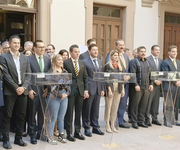 Celebran tercer aniversario de la nueva Constitución Celebran tercer aniversario de la nueva Constitución