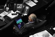 Desdén legislativo; Adán ve partido de futbol Desdén legislativo; Adán ve partido de futbol