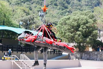 Rescatan en helicóptero a ciclista en Chipinque
