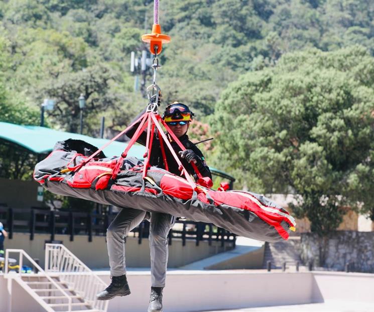 Rescatan en helicóptero a ciclista en Chipinque