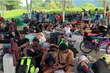 Caravana migrante avanzan hacia Huixtla