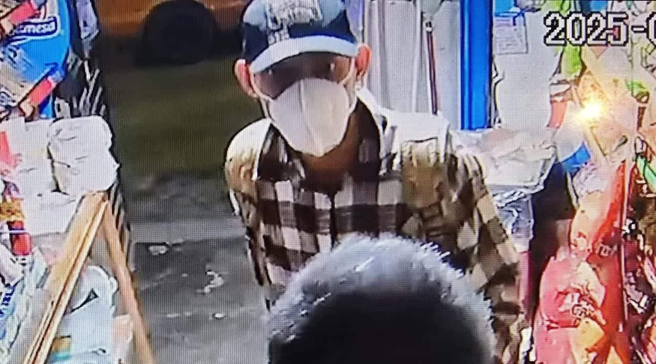 Con diversas heridas resultó el dueño de una tienda, luego de ser asaltado a machetazos por un hombre, en el municipio de Montemorelos.