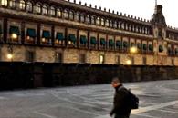 Refuerzan vallas que protegen Palacio Nacional ante marcha Refuerzan vallas que protegen Palacio Nacional ante marcha