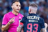 Santander, impune tras polémico arbitraje en el BBVA Santander, impune tras polémico arbitraje en el BBVA