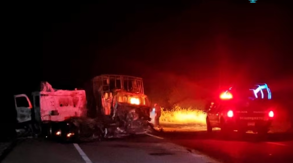 Zacatecas amanece con bloqueos carreteros e incendios