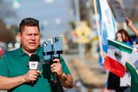 Expulsa EU a salvadoreño tras cubrir protestas migratorias