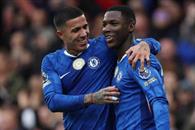 Vence Chelsea al Liverpool y Arsenal toma liderato en Inglaterra