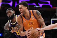 Phoenix vence a los Lakers