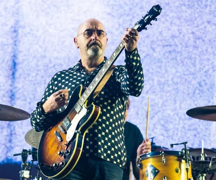Diagnostican a Paul Arthurs, guitarrista de Oasis, con cáncer