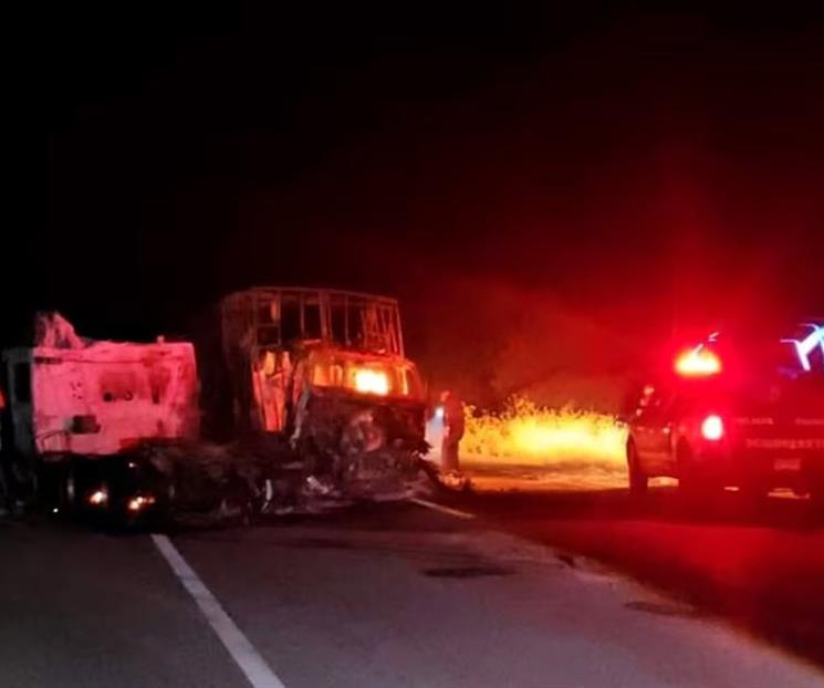 Bloqueos y quema de vehículos provocan caos en Zacatecas
