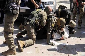 Abren fuego agentes fronterizos en Chicago tras ser embestidos