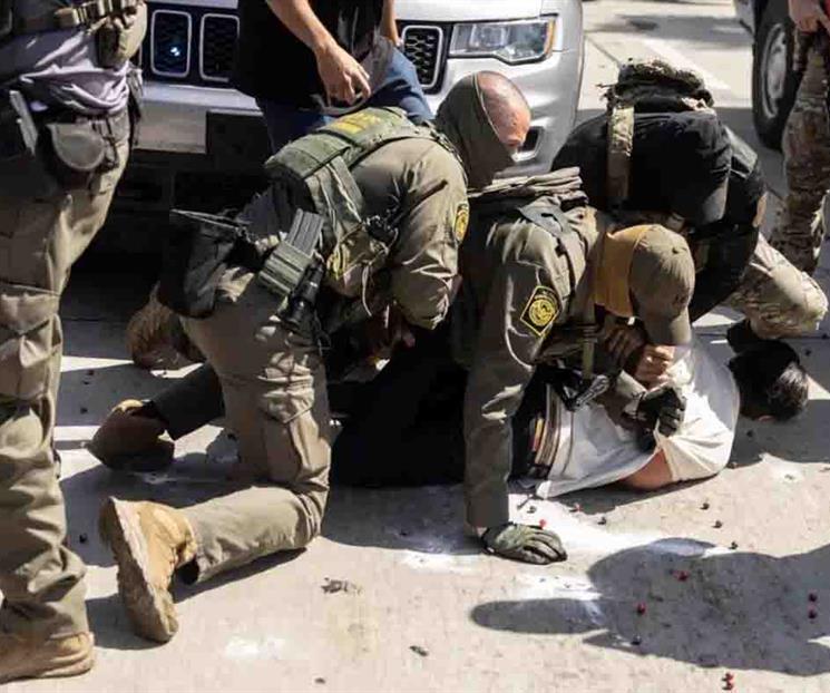 Abren fuego agentes fronterizos en Chicago tras ser embestidos