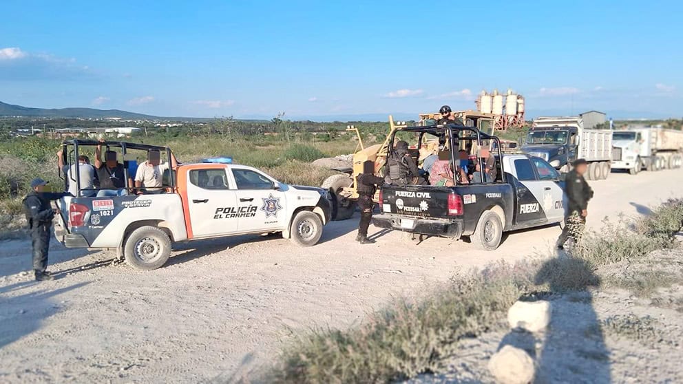 Detienen a 25 personas por extracción ilegal de material pétreo Detienen a 25 personas por extracción ilegal de material pétreo