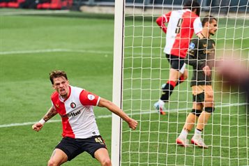 Gana el Feyenoord y siguen de líderes en Holanda