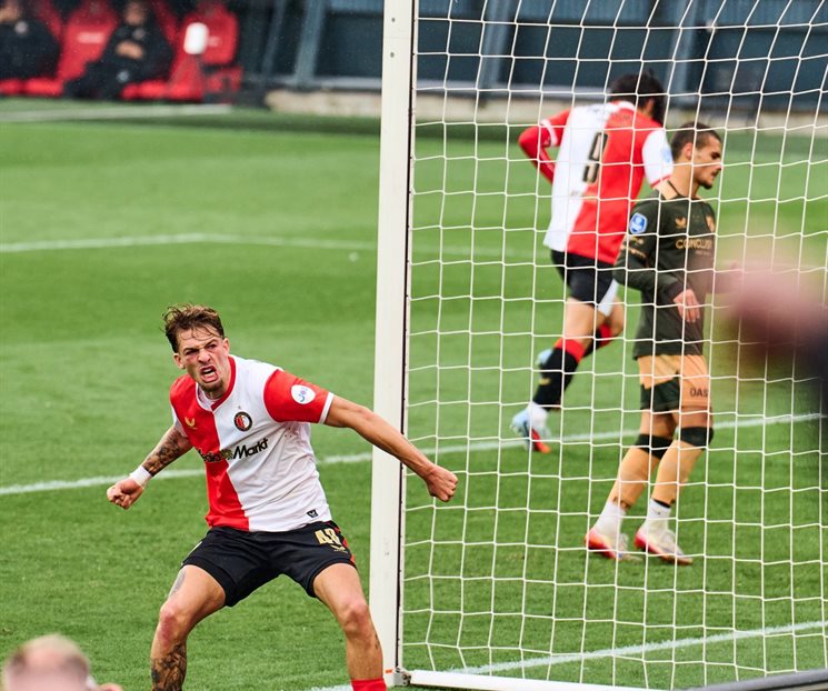 Gana el Feyenoord y siguen de líderes en Holanda Gana el Feyenoord y siguen de líderes en Holanda