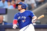 Dos jonrones de Kirk en paliza de Azulejos a Yanquis