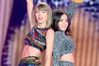 Provoca "Actually Romantic" de Swift teorías sobre Charli XCX