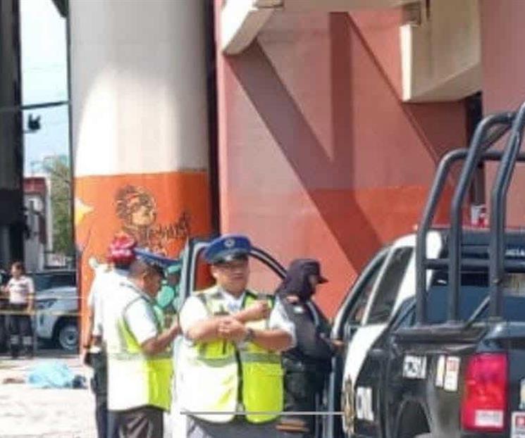 Encuentran a hombre sin vida debajo de la Estación Félix U. Gómez Encuentran a hombre sin vida debajo de la Estación Félix U. Gómez
